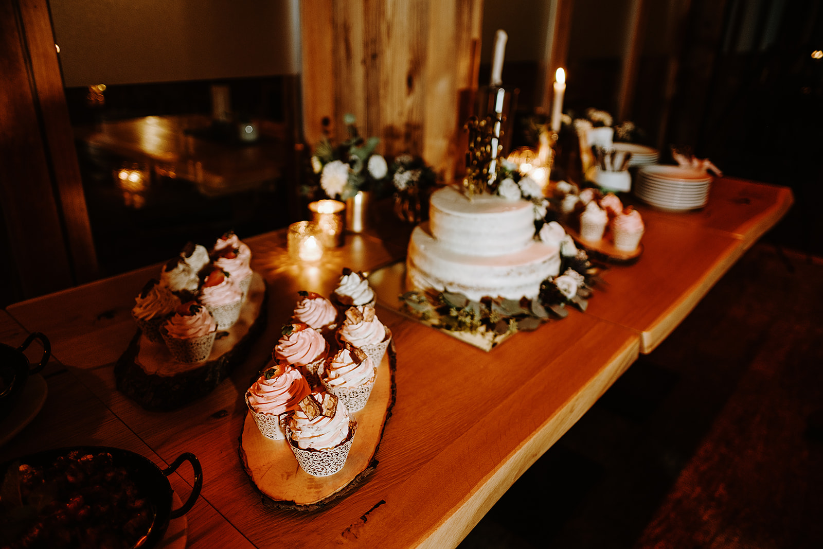 destination wedding cake