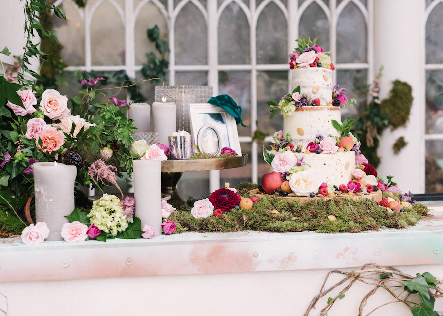 English semi naked wedding cake